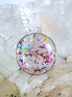 Pressed Flowers in resin Necklace, Pressed flower jewelry, Queen annes lace, preserved nature terrarium pendant, Flower confetti
