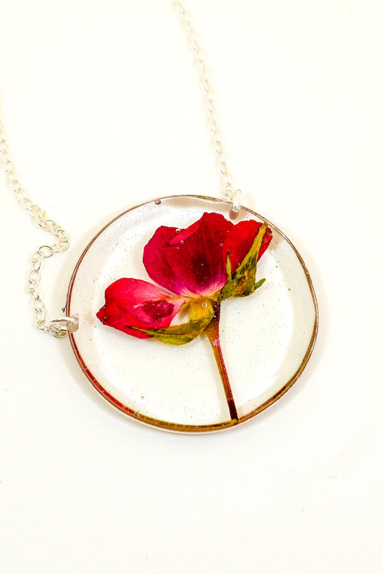 Load image into Gallery viewer, Real rose circle  necklace
