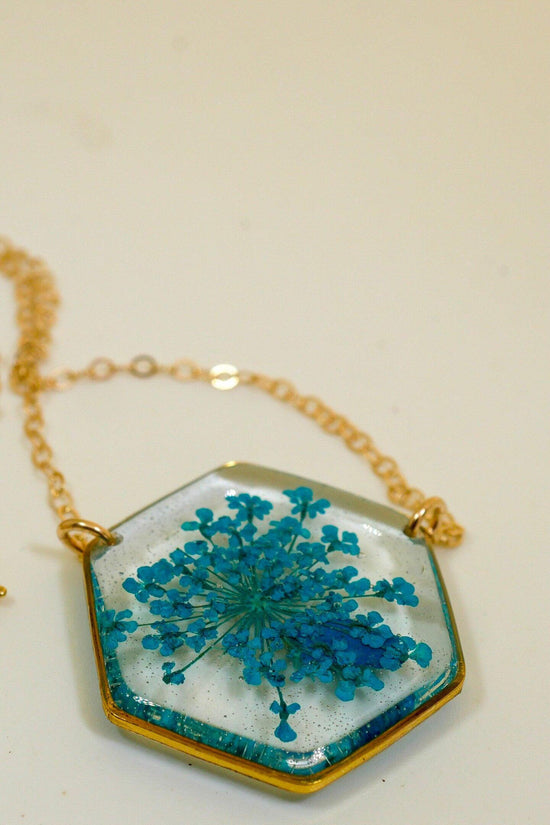 Queen Annes Lace necklace, Pressed flower jewelry, Wedding flower necklace, blue flower necklace, botanical terrarium pendant