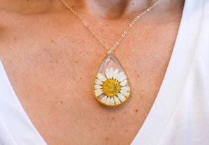 Real daisy teardrop necklace