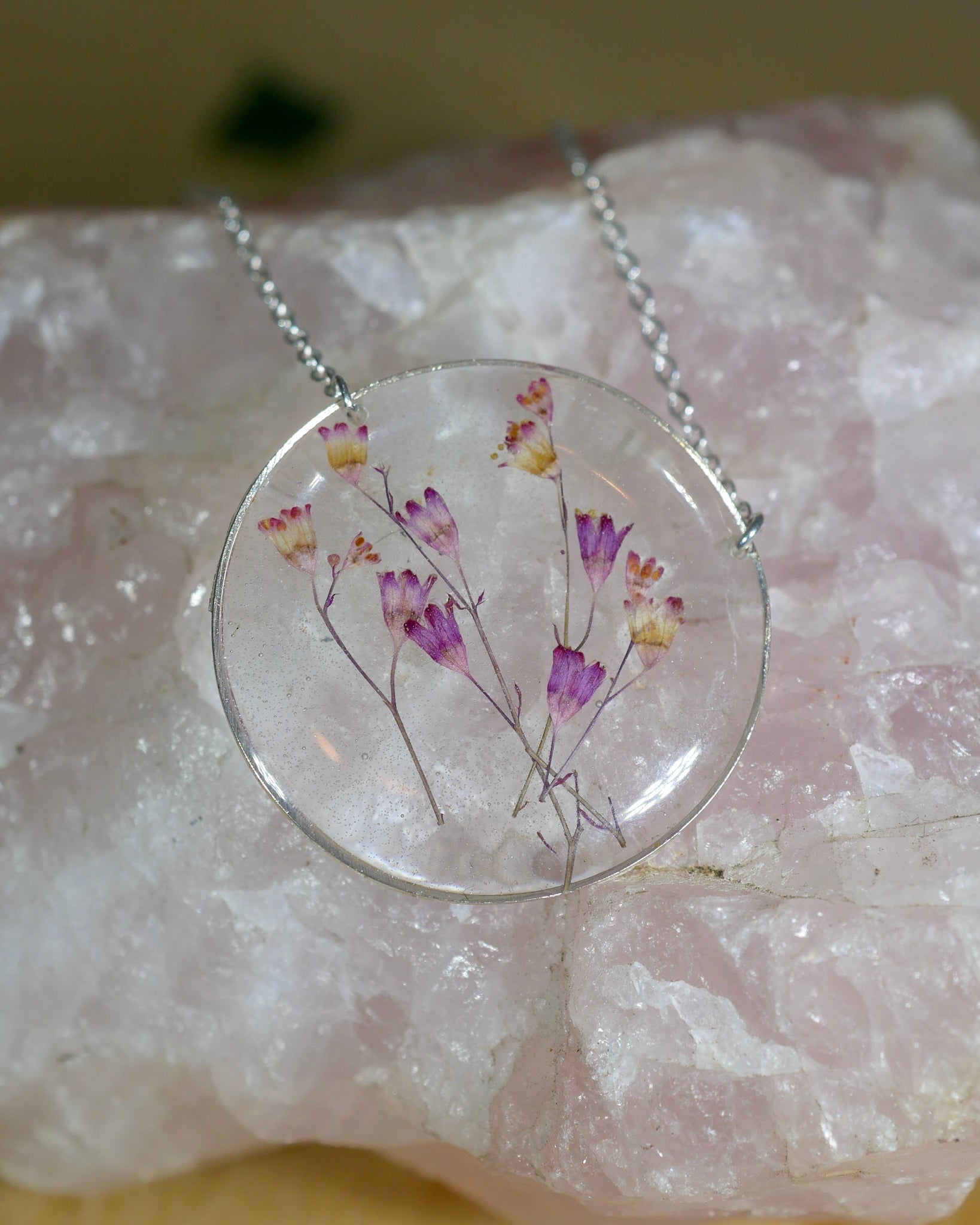 Coral bell round necklace