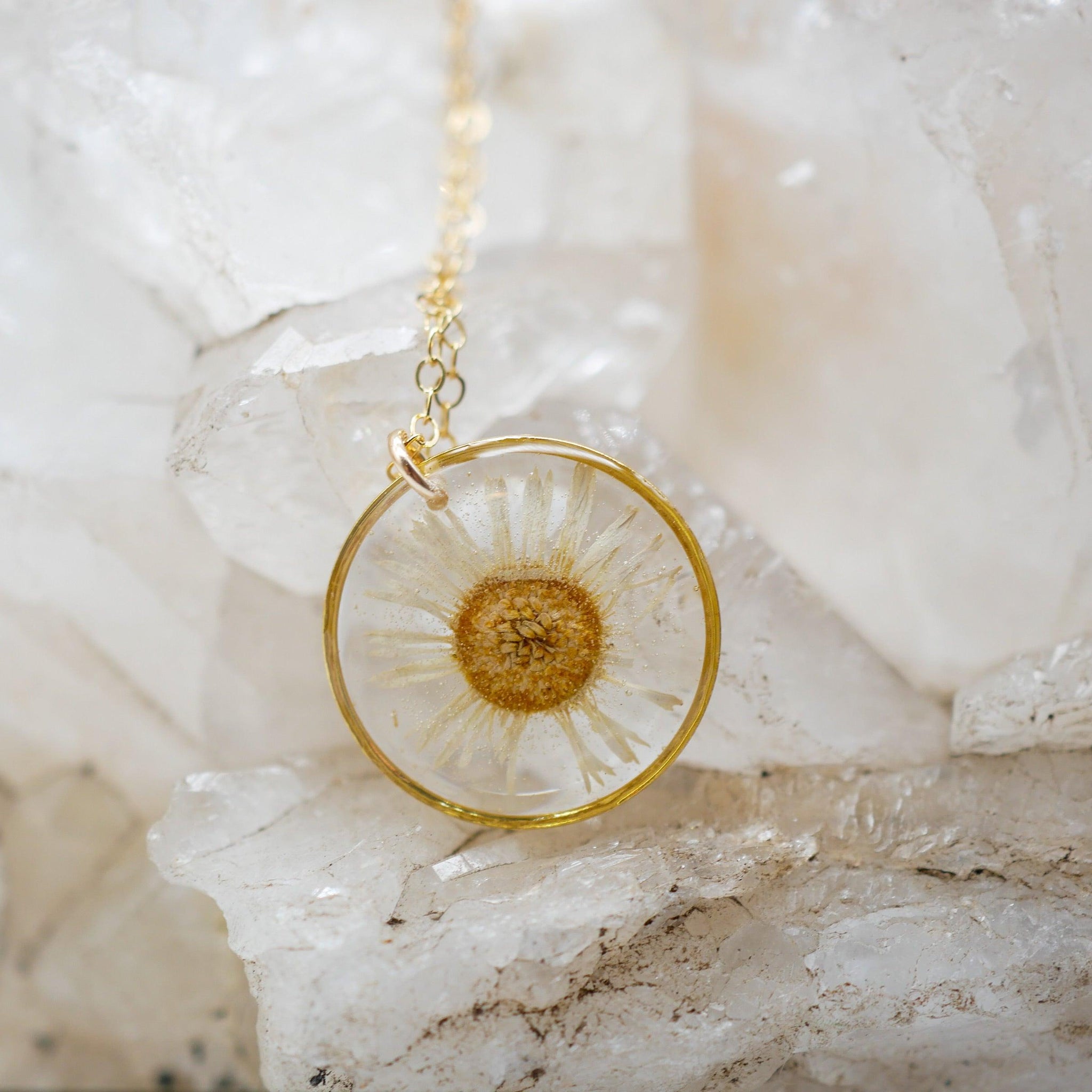 English daisy necklace