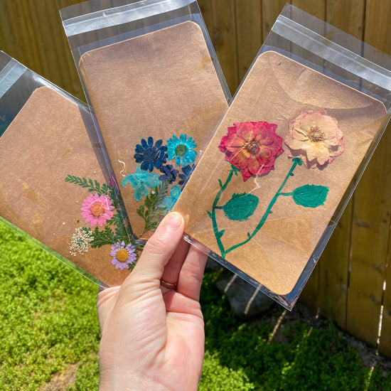 Load image into Gallery viewer, Pack of 3 Pressed Flower Greeting Cards
