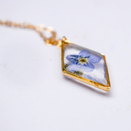 Load image into Gallery viewer, Forget me not Diamond necklace

