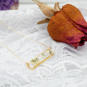 Horizontal Baby's breath bar necklace