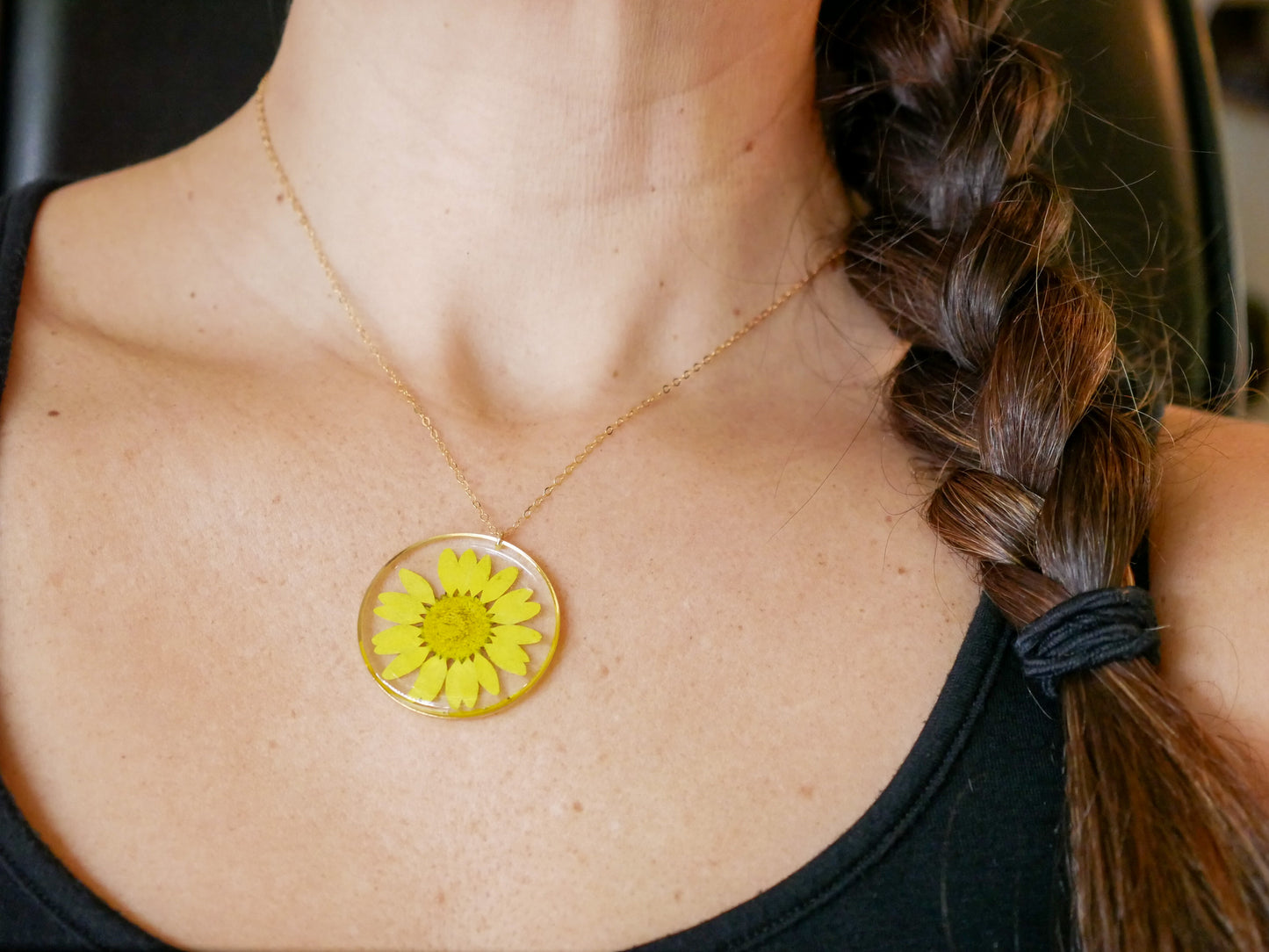 Load image into Gallery viewer, Yellow Daisy necklace
