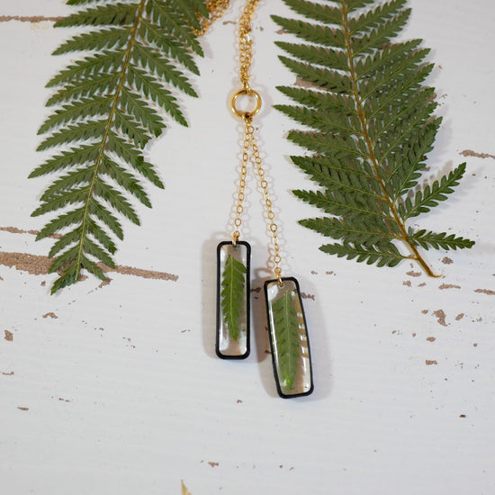 Load image into Gallery viewer, Fern lariat Necklace
